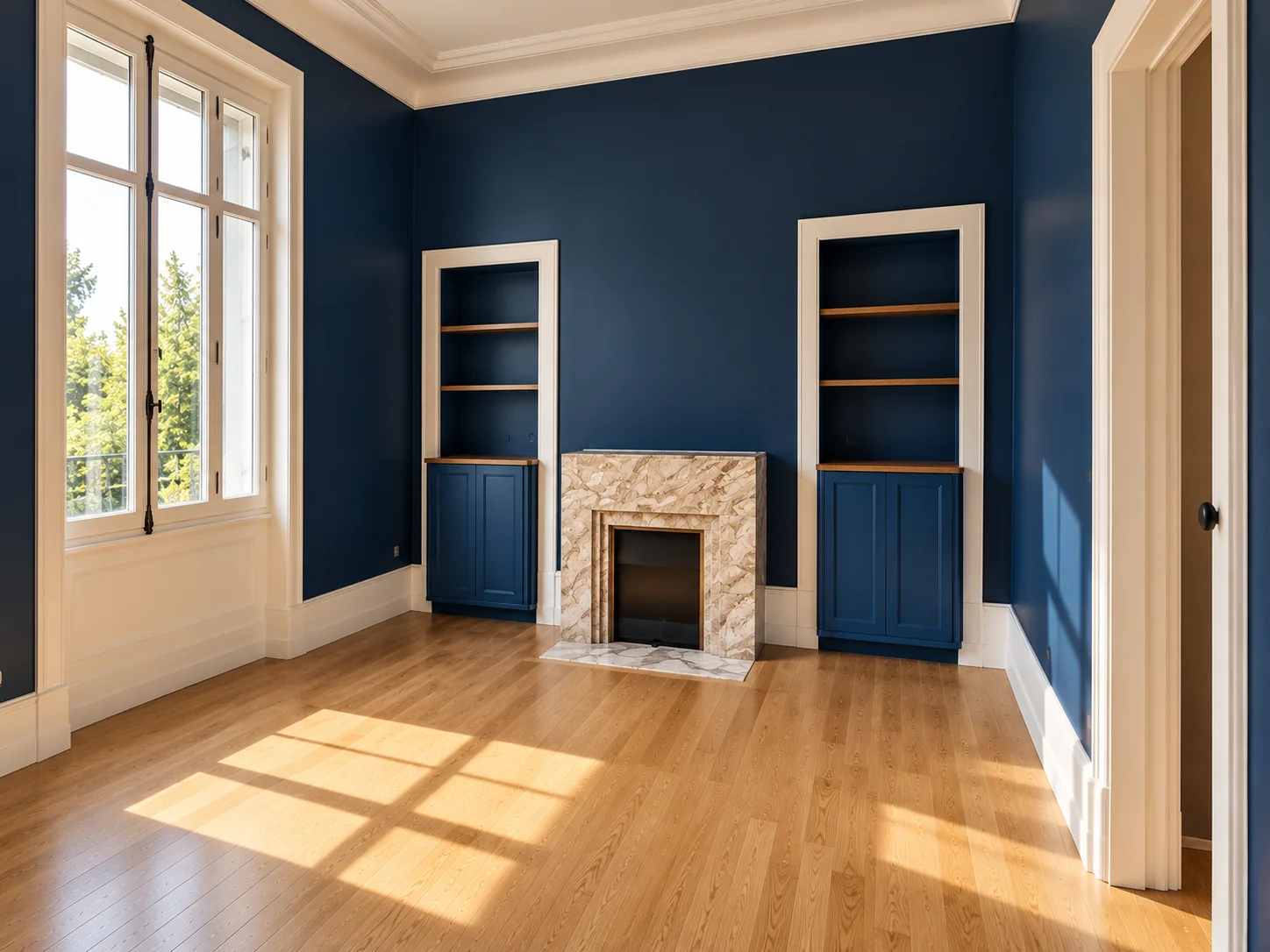 Salon peint en bleu nuit avec niches bibliothèques, boiseries blanches et parquet, par ARTIdékor